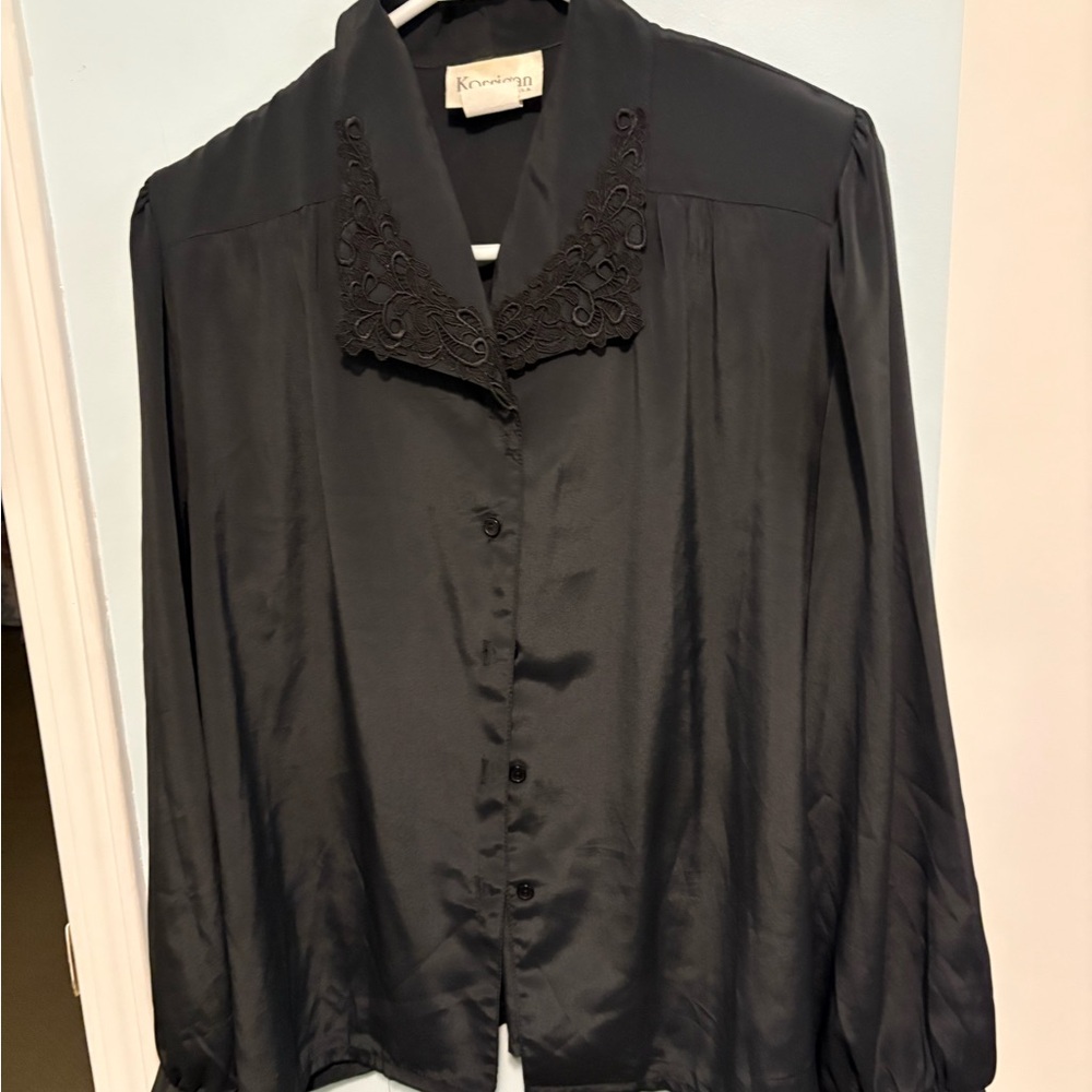 Korrigan Black Blouse with Lace Collar